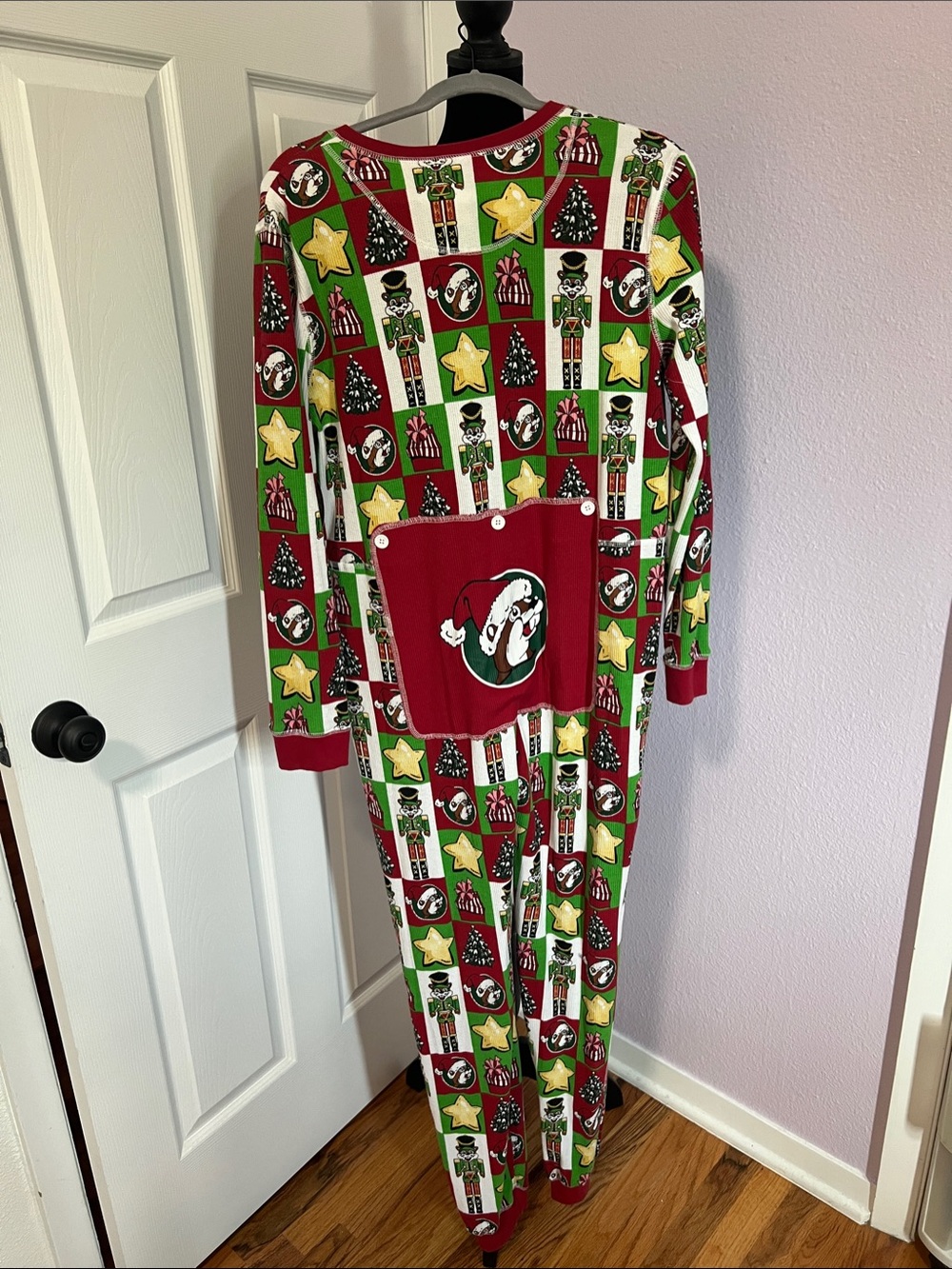 Buc-ees onesie adult large NWT zip-up open foot Christmas